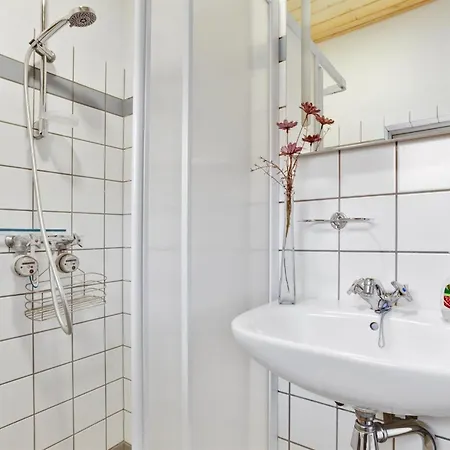 Gulla - 300m From The Sea By Interhome Apartamento Gudhjem